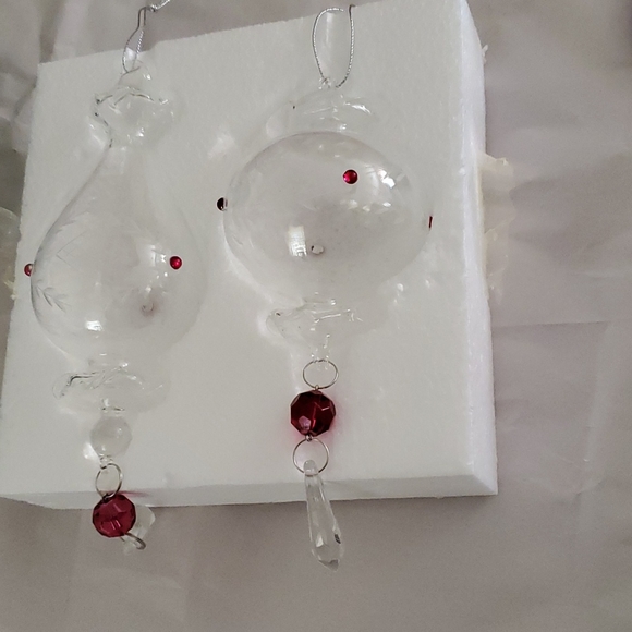 COPY - NWT, Crystal Etched,Small 3 Red Crystals around each. 1 globe,1 hurrica… - Picture 2 of 8